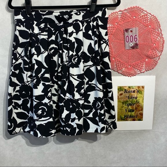 Adrienne Vittadini Floral A-Line Skirt w/Pockets - Picture 2 of 7